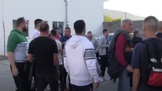 Зрелищно ВИДЕО! Бивш играч на ЦСКА вилнее в масов бой