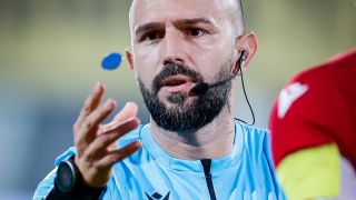 Полицаи прибраха съдията на Ботев - ЦСКА ВИДЕО