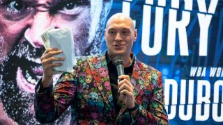 Тайсън Фюри изненада, захвърли ръкавиците