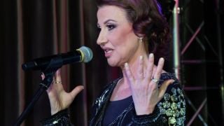 Илиана Раева: Обичам те, ангел красив! СНИМКА