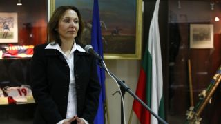 Олимпийската медалистка Евгения Раданова празнува