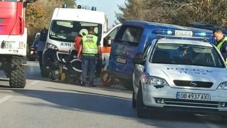 Тежка катастрофа блокира два отбора в България