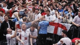 Еуфория: Фенка на Англия вее ц*ци след победата ВИДЕО 18+