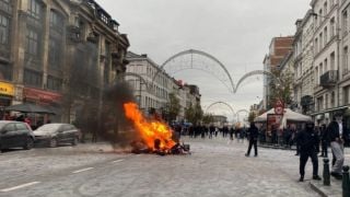 Безредици и потрошени коли след сензацията на Световното ВИДЕО