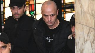 Тежко му се пише на изверга от агитката на Левски СНИМКИ