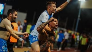 Фенове провалиха дерби с наш национал