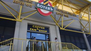 Първо в БЛИЦ: Ботев (Пловдив) изкушава роден треньор със сериозна заплата