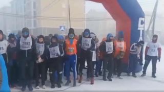 В Русия тичаха по улиците при -47 градуса ВИДЕО