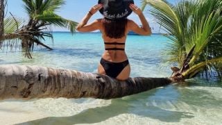 Десподов се показа със загадъчна мацка от Малдивите СНИМКА