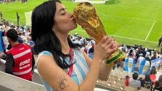 Фенът, обвинен, че опипал една от най-красивите аржентинки, с неочакван ход СНИМКИ