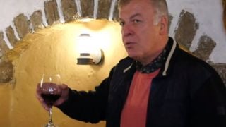 Сираков на софра с големи фигури ВИДЕО
