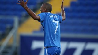 Корейци събраха бивши играчи на Левски и Славия