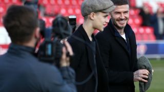 Бекъм подписа в Англия