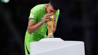 Аякс се подсили със световен шампион