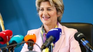 Лечева обяви колко милиона лева има за спорт, каза за стадиона на ЦСКА