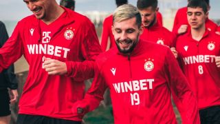 Илич избра титулярите, съперникът без Подолски  