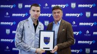 Боби Михайлов връчи значките на ФИФА на международните ни съдии