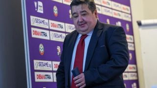 Професионалната лига с поздравителен адрес до Боби Михайлов