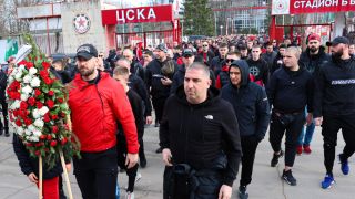 Ето така "червена" България се преклони пред Жеков СНИМКИ
