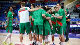 България ликува след драма в Румъния, чака Португалия за решителен мач