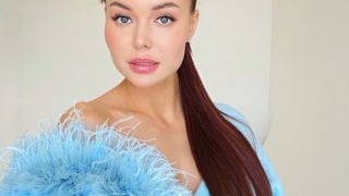 Потресаващи кадри! Жената на спортист помете дете на пешеходна пътека ВИДЕО