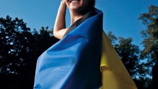 Известна украинка побесня: От една година се борим с Русия и...