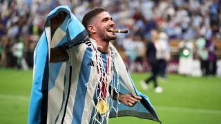 Ливърпул напира за световен шампион