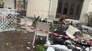 Футболист от топ първенство разби колата си в бар