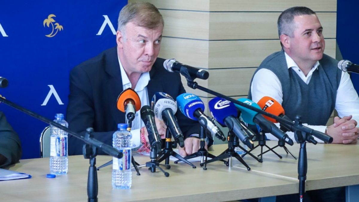 Сираков издига свой близък в Левски