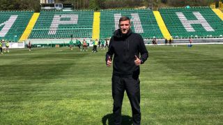 Не го свърта: Преслав Йорданов от болницата на стадиона