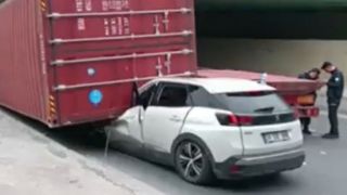 Шокиращи сцени! Шофьор на камион прати голяма звезда в болница ВИДЕО