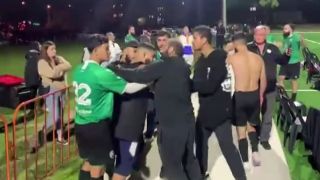 Майко мила! Избиха четири зъба на футболен съдия ВИДЕО 18+