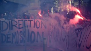 Aд за Меси! Гневни фенове на ПСЖ крещят: Вън, к*чи сине! ВИДЕО