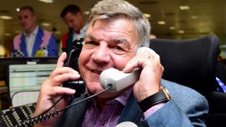 Големия Сам отвори голяма уста и затапи критиците