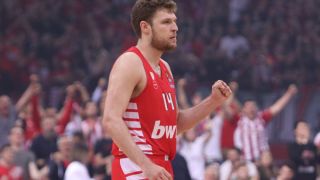 Олимпиакос и Везенков започнаха с победа полуфинална серия