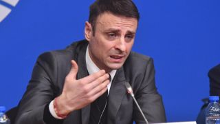 Бербатов се вбеси на пътя! Крещи на празнуващ младеж ВИДЕО