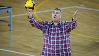 Любо Ганев с паметен подарък за шефа на европейския волейбол