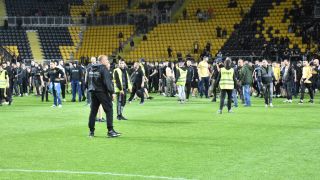 Напрежението в Пловдив ескалира! Намесиха се полицаи и гардове, страшно е!  ВИДЕО