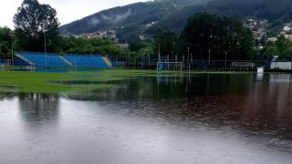 Пороите удариха по българския футбол, стадион потъна под вода СНИМКИ