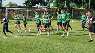 Първо в БЛИЦ: Любо Пенев измъква играч от Стяуа