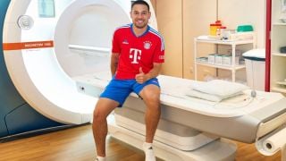 Байерн представи играч от големия си враг