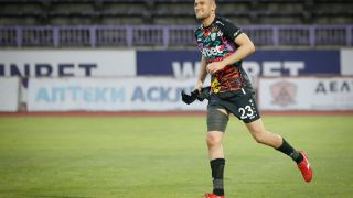 Наш вратар с любопитен трансфер