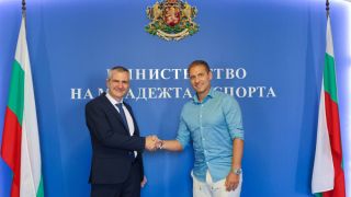 Министърът на спорта подкрепи Стилиян Петров