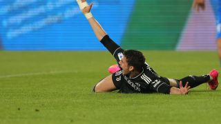 Зловеща заплаха към футболна звезда СНИМКИ