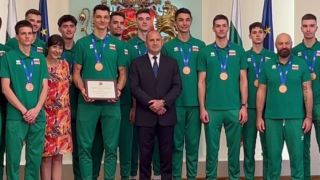 Президентът Радев се хвана за главата СНИМКИ