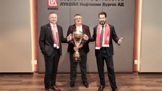 „Лукойл“ продължава подкрепата си за волейболния Нефтохимик