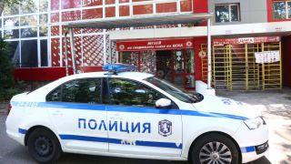 Фотобомба в БЛИЦ: Полиция на "Армията", вижте пораженията след атаката на феновете! СНИМКИ