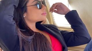 Скандалът се разраства: Прати ми гола снимка, за да се подмокря!