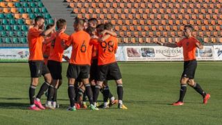 Шампионът във Втора лига катастрофира за броени минути