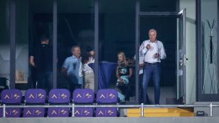 Сираков тропна по масата и взе тежко решение